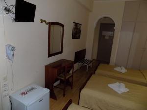 TV a/nebo společenská místnost v ubytování Hotel King Pyrros + 30 fotografií