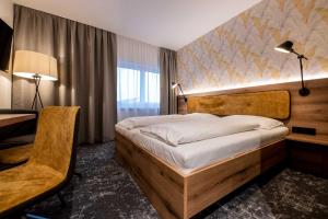 Postel nebo postele na pokoji v ubytování EGINO-Premium Hotel, Restaurant & Bar