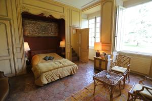 Postel nebo postele na pokoji v ubytování Chambre jaune MANOIR DE LA VOVE Perche