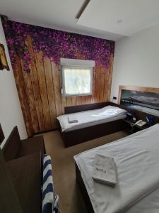 Postel nebo postele na pokoji v ubytování Garni Hotel & Spa Nicolo + 37 fotografií