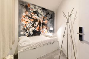 a bedroom with a painting on the wall at Free Hostels Barcelona in Barcelona