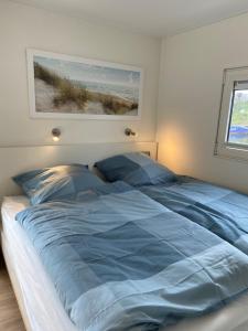 Кровать или кровати в номере Hausboot Claudia Maasbommel