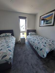 Ένα ή περισσότερα κρεβάτια σε δωμάτιο στο Portstewart Atlantic Cove Hatheran Gardens