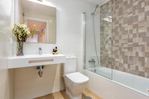 A bathroom at iloftmalaga SkyGarden