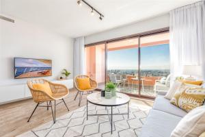 A seating area at iloftmalaga SkyGarden