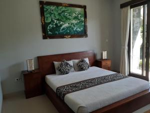Postel nebo postele na pokoji v ubytování Nugraha Guest House 2