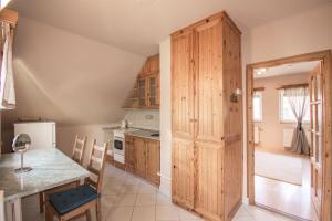 Kuchyňa alebo kuchynka v ubytovaní 101 Apartman Agárd,Török Bálint utca 101