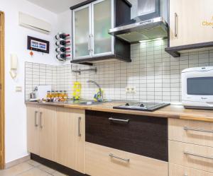 Kuchyňa alebo kuchynka v ubytovaní Apartamento El Oasis VIP-Torremolinos