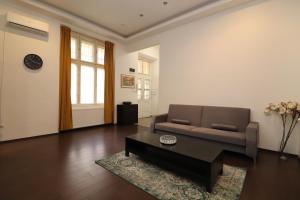 A seating area at Broadway Downtown Deluxe Budapest