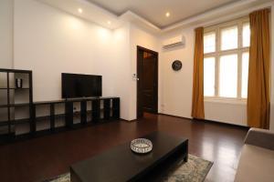 A television and/or entertainment centre at Broadway Downtown Deluxe Budapest
