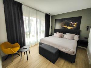 Tempat tidur dalam kamar di El Cielo de Muriel mejor Hotel Starlight del mundo Astroturismo y Naturaleza