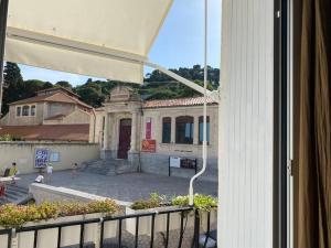Budova, kde se apartmán nachází + 6 fotografií