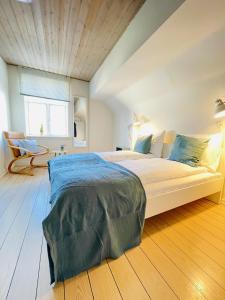 Giường trong phòng chung tại aday - Frederikshavn City Center - Room 5