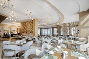 长沙大王山假日酒店餐厅或其他用餐的地方