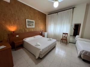 Ένα ή περισσότερα κρεβάτια σε δωμάτιο στο Hotel Adriatico