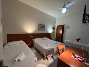 Ένα ή περισσότερα κρεβάτια σε δωμάτιο στο Hotel Adriatico