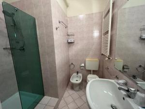 Ένα μπάνιο στο Hotel Adriatico
