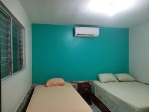 Кровать или кровати в номере Cabinas Mitchaelle's