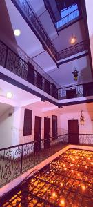 Bazén v ubytování Royal Kings Hotel nebo v jeho okolí