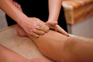Spa and/or other wellness facilities at Apartamentos Laurel Suites