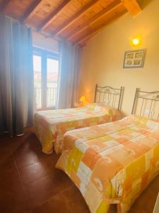 A bed or beds in a room at casa rural corral del Toro