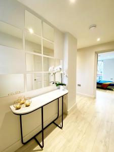 a room with a white counter with glasses on it at PERFECT CENTRAL LOCATION- 5 minutes from TOWER BRIDGE ! 8 minutes walk from tube in London