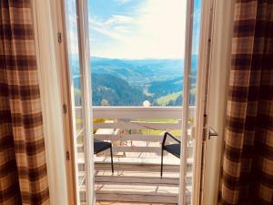 Nespecifikovaný výhled na hory nebo výhled na hory při pohledu z hotelu