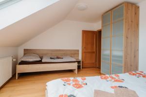 Postel nebo postele na pokoji v ubytování Apartmány Strážnice