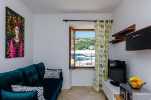Televízia a/alebo spoločenská miestnosť v ubytovaní Orka Apartments
