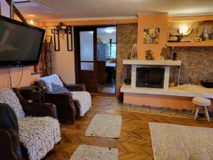 TV a/nebo společenská místnost v ubytování Vila Magnolia