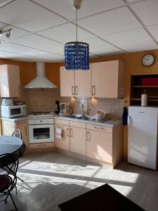 Een keuken of kitchenette bij Aux 3 Loups