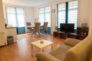 a living room with a couch and a tv at Ferienanlage Zum Knirk in Lubmin