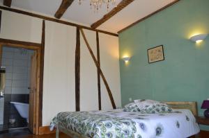 Postel nebo postele na pokoji v ubytování DUC MANOIR Chambres d'hôtes