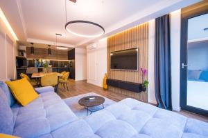TV a/nebo společenská místnost v ubytování Downtown Oasis