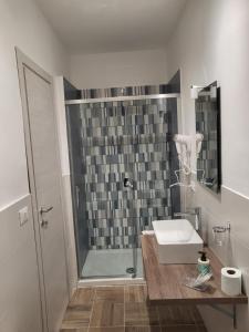 A bathroom at Sicula home