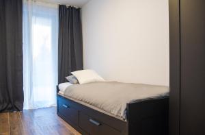 Postel nebo postele na pokoji v ubytování Downtown Oasis