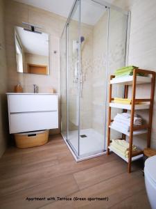 Koupelna v ubytování Apartment and room Anica