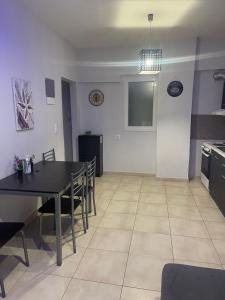 Kuchyňa alebo kuchynka v ubytovaní Dimitris House 4
