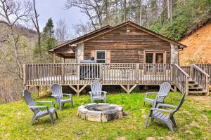 Gallery image of Charming Marion Cabin Fire Pit and Mtn Views! in Marion