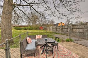 Foto da galeria de Cozy Murfreesboro Home with Furnished Patio! em Murfreesboro