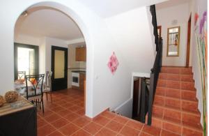 a staircase leading to a kitchen and a living room at Villa con piscina, vistas, dunas, mar, 6 personas in Corralejo