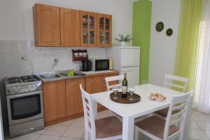 Kuchyň nebo kuchyňský kout v ubytování Apartment Mirjana