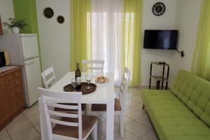 Posezení v ubytování Apartment Mirjana + 16 fotografií
