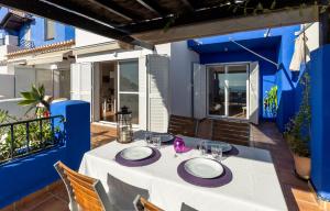 A balcony or terrace at Casa del Mar