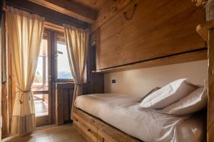 Postel nebo postele na pokoji v ubytování Cortina Lodge Stunning View R&R