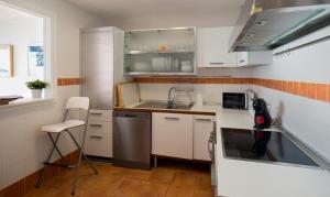 A kitchen or kitchenette at Casa del Mar