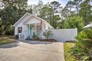 Charming Bluffton Escape with Patio and Gas Grill