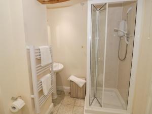 a bathroom with a shower and a sink at The Wheat House in Stratford-upon-Avon +10 photos