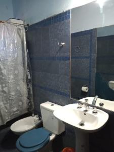 a bathroom with a sink and a toilet and a mirror at Casa en Playas de Oro in San Antonio de Arredondo