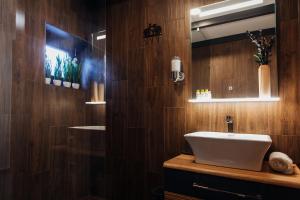 A bathroom at Bagoly Wellness Apartman 2